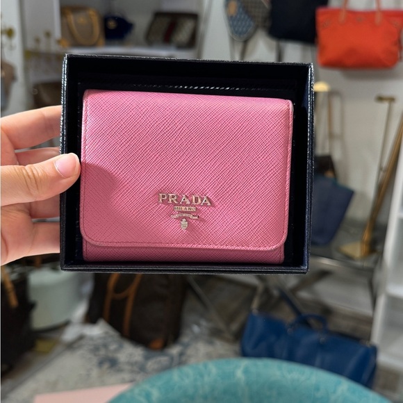 Authantic Prada Pink Trifold Hand Wallet - Picture 2 of 16